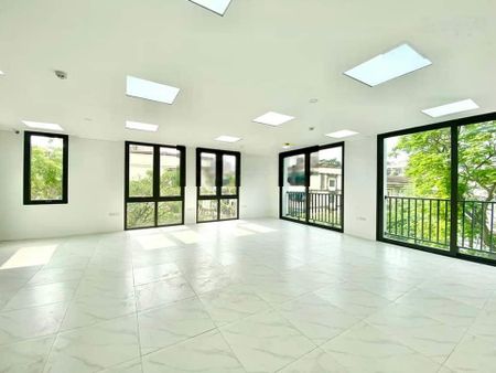 Cho thuê văn phòng tại quận Đống Đa tại Yên Lãng sàn 50m2 view full kính nhiều ánh sáng giá rẻ