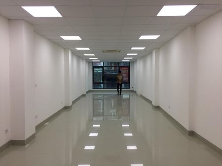 Cho thuê văn phòng phố Duy Tân,cầu giấy,dt 129m2,thông sàn,giá 24,5tr/tháng