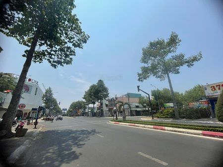 Cho thuê mặt bằng góc 2MT trục CMT8, TP Bà Rịa (DT: 200m2) + kết cấu 1tr1l + giá thuê 65tr/th