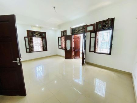 Cho thuê nhà Nguyễn Cơ Thạch, 135m2, 5 tầng, lô góc, nhà đẹp, 50Tr