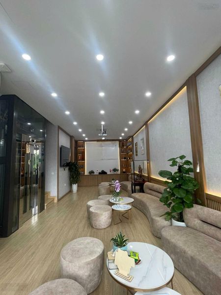 Hiếm rẻ! Cho thuê nguyên căn phố Giang Văn Minh, Đội Cấn, ô tô tránh, KD, vỉa hè, quận Cầu Giấy