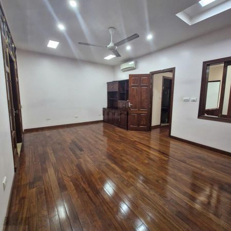 Cho thuê nhà Nguyễn Cảnh Dị - Đại Kim, DT 60m*5 tầng, oto đỗ cửa thoải mái, giá thuê 18 tr có TL