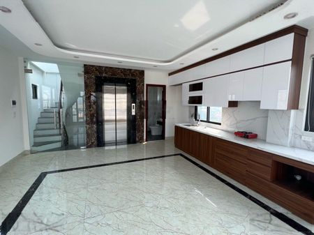 Chính chủ cho thuê nhanh nhà Phố Nguyễn Khang giao Đường Láng DT: 65m2 x7T MT 6m thang máy giá 29tr
