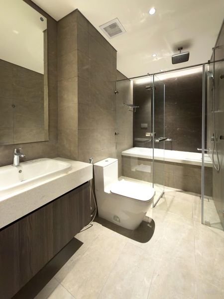 Cho thuê căn hộ chính chủ 121 m2. Nội thất mới 100% đầy đủ vào ở ngay. View công viên cây xanh.