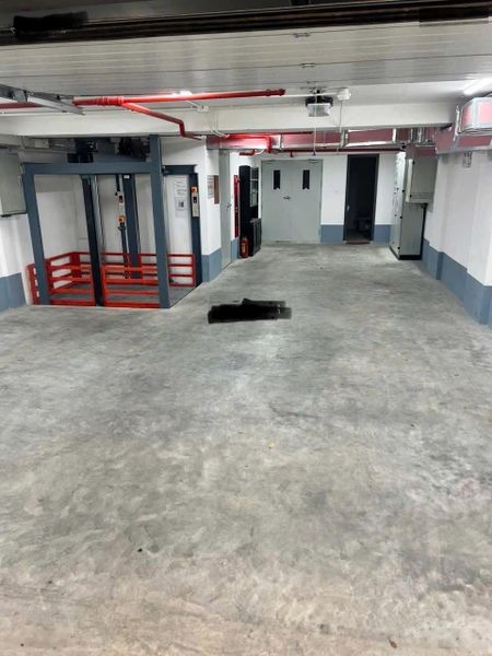 Cho thuê nhà mặt phố Tôn Đức Thắng, DT 120m2x3 tầng, MT 6.7m, giá 105tr, LH 0968896456