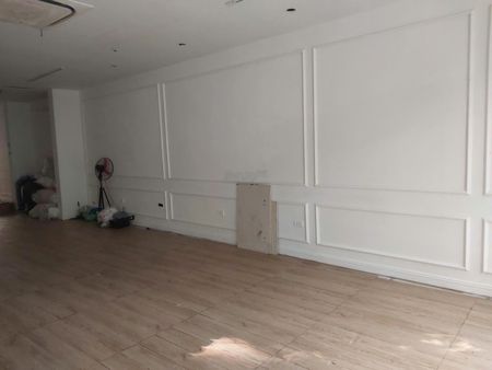 Cho thuê nhà mặt phố Triệu Việt Vương DT 65m² x 3 tầng, MT 5 m, vỉa hè rộng