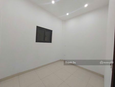 Cho thuê nhà nguyên căn mặt phố Bồ Đề 50m2 5T 6 phòng ở, kinh doanh giá 18 triệu