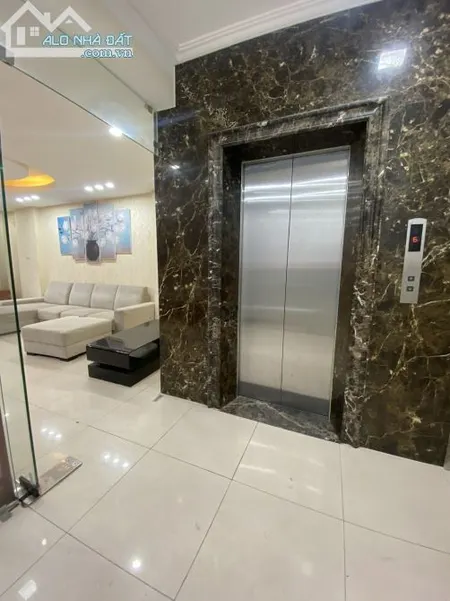 Cho thuê nhà đường Vạn Phúc, Hà Đông, HN. DT 80m2 6 tầng 1 hầm MT 5m, có thang máy.