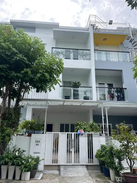 Tuyệt chủng! bán căn góc mega village 2 mặt tiền view hồ bơi 5x19m sàn 216m2 chỉ 8,1 tỷ