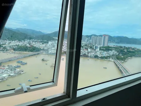 Căn 68 m2, 2 pn, 2 wc, căn giếng trời, lầu cao thoáng, giá chỉ 3,1 tỷ có sẵn hơi đồng thuê