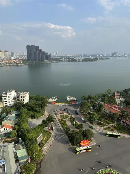 Chủ nhà cần tiền bán gấp căn hộ 86m, 3pn2wc full đồ, view hồ tây siêu đẹp, tầng cao thoáng. 13,5tỷ