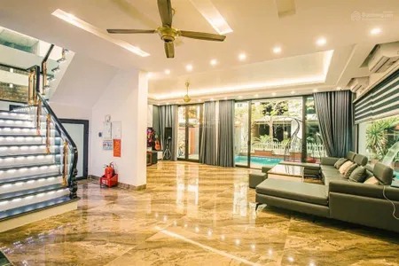 Bán lỗ villa flc sầm sơn sẵn sổ đỏ đang kd cho thuê lưu trú, dt 216m2 mặt tiền 12m .