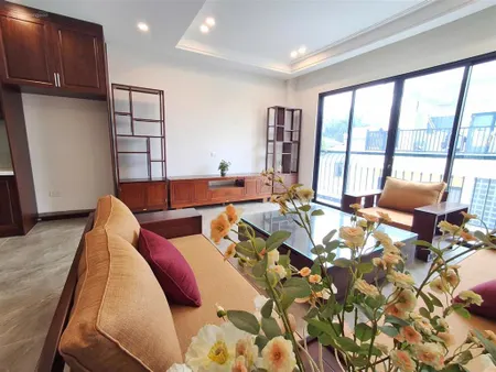 Bán nhà đẹp lâm hạ long biên dt 70m2, 7 tầng, mt 5m, garra 2 ô tô, thang máy, full nội thất.