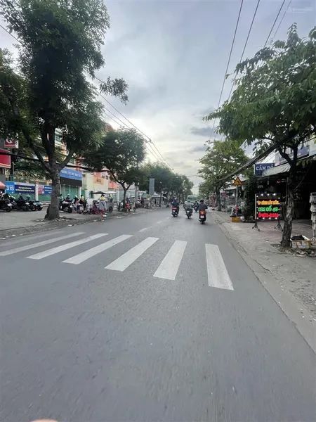 Ngay chợ bà hom cũ đường tỉnh lộ 10 giáp khu tên lửa ngang 6m nở hậu full thổ cư