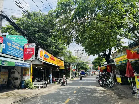 Mtkd sầm uất ngay đh cảnh sát. cách phạm văn đồng 50m cho thuê 12tr/tháng xây hầm + 5 tầng