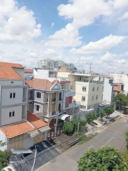 Mặt tiền kdc phong phú  280m2 ngang 14m 5 tầng , thang máy kinh doanh đa ngành