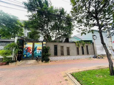 Bán căn biệt thự sân vườn 2 mặt tiền đường 2/9 , p12 , tpvt, nay thuộc phường phước thắng tp hcm