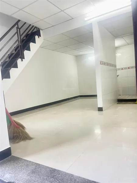 Căn nhà tập thể 74b quang trung hẻm 2,4m * cách biển trần phú 450m. giá 2,150 tỷ