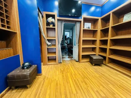 Nhà 4 tầng thống nhất, vị trí sầm uất kinh doanh tốt. giá 18,6 tỷ