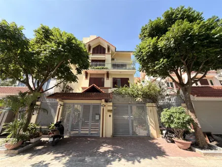 Bán biệt thự kđt dịch vọng mặt phố thọ tháp cực đẹp 189m2 85 tỷ không lỗi gì