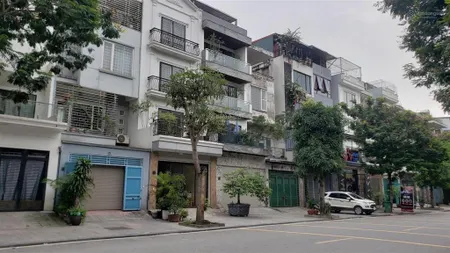 Chính chủ bán liền kề văn phú tt3 90m 5 tầng vị trí trục kinh doanh đẹp, đường rộng 24m vỉa hè