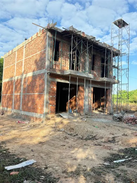 Nhà phố 1 trệt 1 lầu xây thô dt 130m hòa lợi giá 2,91 tỷ