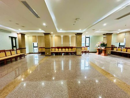 Cho thuê văn phòng tầng 2 , dt:250m2, mới đẹp giá thuê rẻ