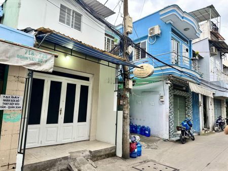 Cho thuê phòng 6 triệu/tháng ở mặt tiền Đoàn Văn Bơ Q4 có WC riêng, lối đi riêng, nhà xe riêng