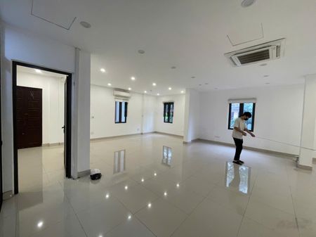 Cho thuê văn phòng tại Cầu Giấy, Phố Duy Tân dt 120m2 giá thuê cực rẻ chỉ 20tr/th, LH 0972524758