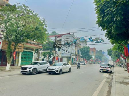 Gia đình cần cho thuê căn nhà mặt đường Minh Cầu, buôn bán sầm uất