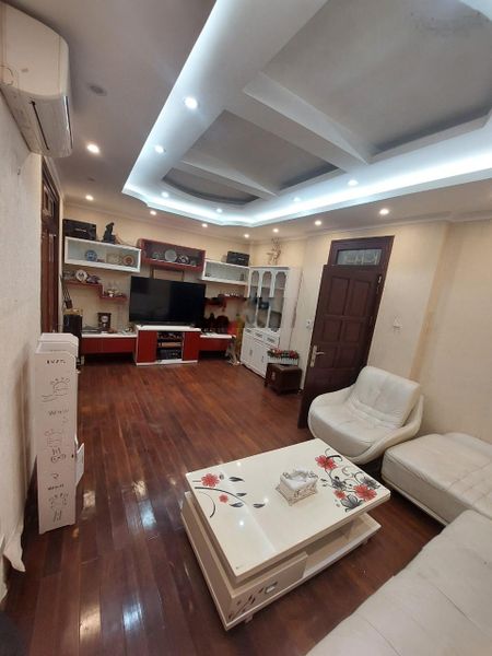 Cho thuê nhà mặt phố đường sa đôi,90m * 4 tầng,mặt tiền 6m giá 25 triệu,LH 0968120493