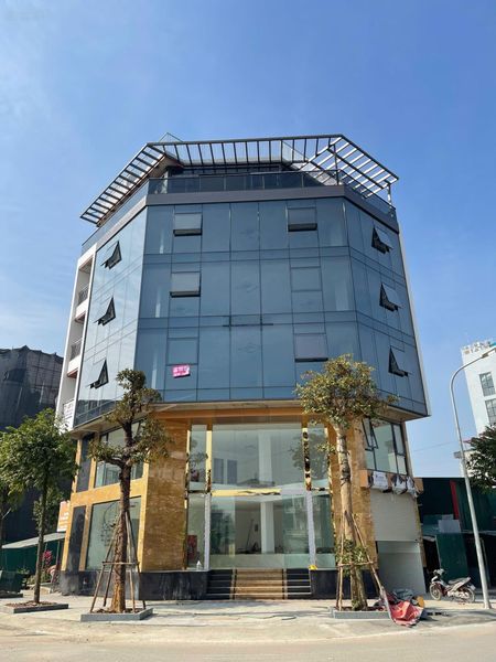 Cho thuê tòa nhà văn phòng 6 tầng + 1 bán hầm lô góc 3 mặt thoáng