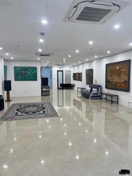 Cho thuê nhà mặt phố Tôn Đức Thắng, DT 120m2x3 tầng, MT 6.7m, giá 105tr, LH 0968896456