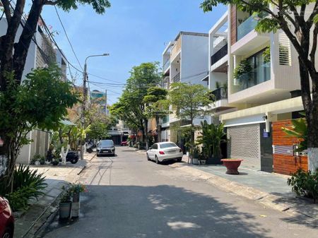 Cho thuê gấp nhà đẹp 3 tầng đường Bình Minh 3, gần cầu Rồng