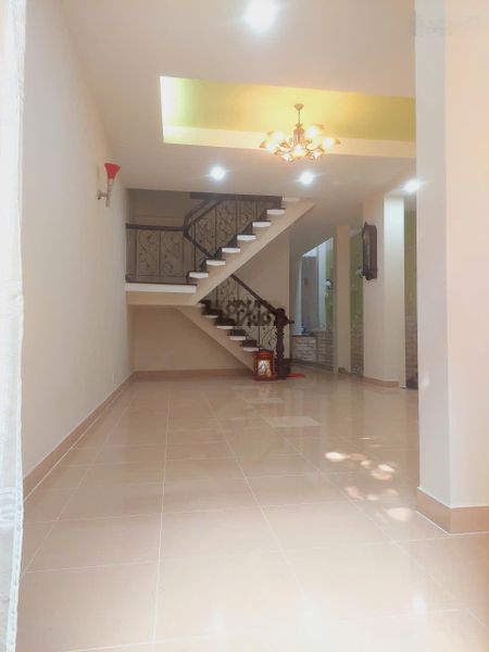 Cho thuê nhà hẻm 2 ô tô đường hoàng văn thụ, trung tâm vũng tàu, 15 triệu/ tháng.