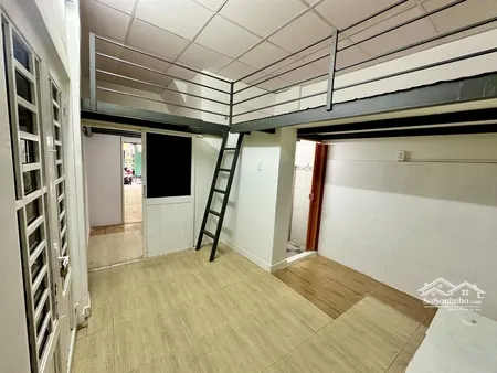 Cho Thuê Phòng Có Gác, Cửa đi Riêng, Wc+bếp Riêng, Mặt Tiền đoàn Văn Bơ Q4, Giá 4,5 Triệu/tháng