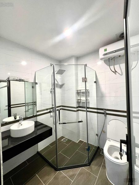 Nhà đẹp thoáng sáng tại Đội Cấn 40m2 4 tầng với 3 ngủ đủ nội thất, ngõ xe ba gác giá hợp lý 15tr/th