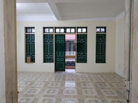 Cho thuê nhà 5 tầng thiết kế thông sàn. Diện tích 100m2, thiết kế 5 tầng, khu sầm uất, đông dân cư