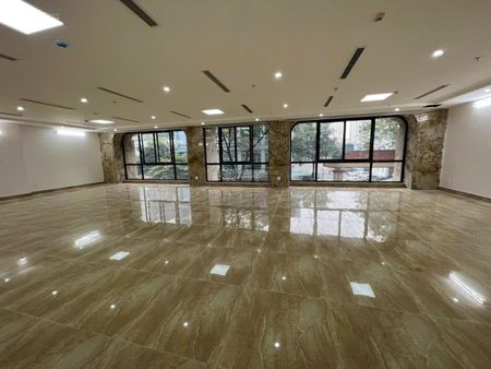 Chính chủ cho thuê tòa mới xây Hoàng Ngân DT:130m2 x8T,1 hầm MT: 9m full kính mới PCCC đủ giá:90tr
