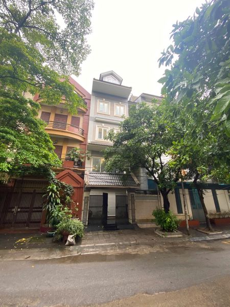 Cho thuê nhà Nguyễn Cơ Thạch, Hàm Nghi, Mỹ Đình, 110m2 * 5 tầng, cho làm mọi mô hình, giá chỉ 35tr