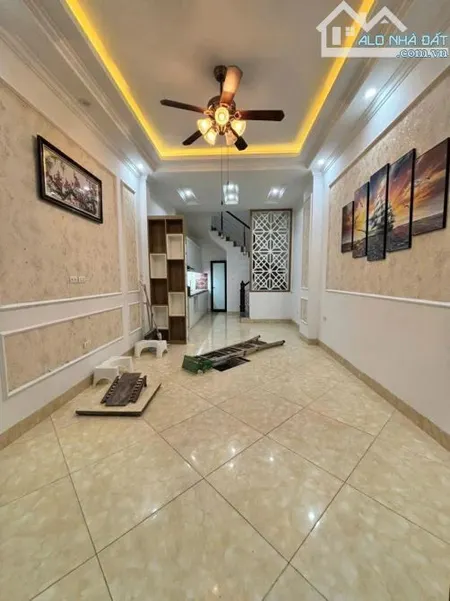 Cho thuê nhà phố Ngọc Thụy, Long Biên 9 triệu, 35m, 5 tầng, 3PN, full NT, Ô TÔ,