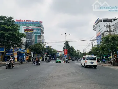 Cho thuê mặt bằng 880m2 đường Đồng Khởi , Biên Hoà gần Bệnh Viện Đồng Nai giá 180triệu