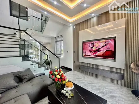 Cho thuê nhà 3 tầng mặt tiền KQH Bàu Vá, Huế giá rẻ
