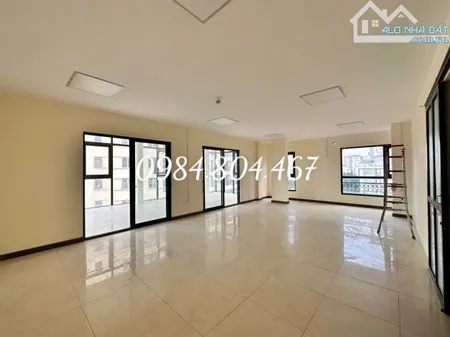 Cho thuê văn phòng diện tích 150m2 giá 28,5 triệu FULL kính tại phố Nguyễn Cơ Thạch, NTL