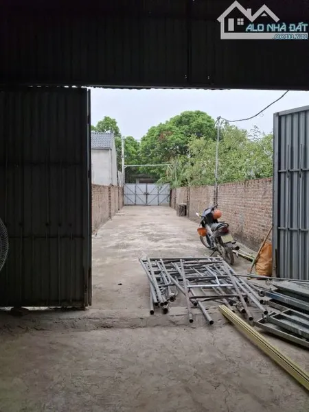 Cho thuê Diện tích 600m2 gồm 400m2 kho,150m2 sân bê tông và 50m2 vườn, Yên Sơn, Quốc OaiHN
