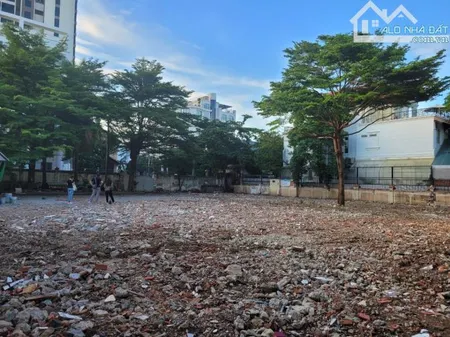 Cho thuê dài hạn 1770m2 đất Quốc Hương, Thảo Điền, Q2. Giá: 200 triệu