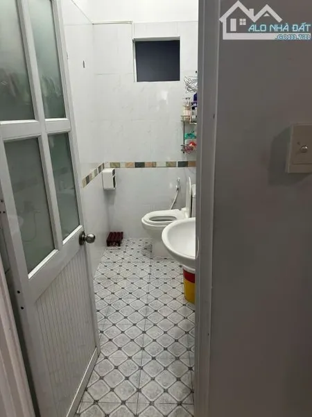 Cho thuê 1 Tầng 80m2 mới lầu 1 có thang máy đường 72 Trương Van Bang