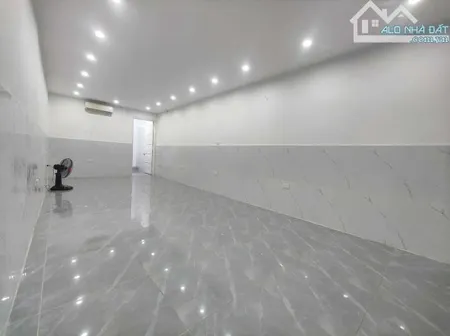 CHO THUÊ CĂN HỘ TẬP THỂ NGỌC KHÁNH, BA ĐÌNH, NHÀ ĐẸP Ở LUÔN, NGÕ THÔNG, SÂN RỘNG