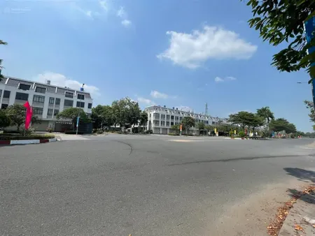 Mặt tiền hùng vương nối dài phường 6 dt 5x18m=90m2 7 tỷ 999 triệu đồng chốt sổ hồng riêng cá nhân
