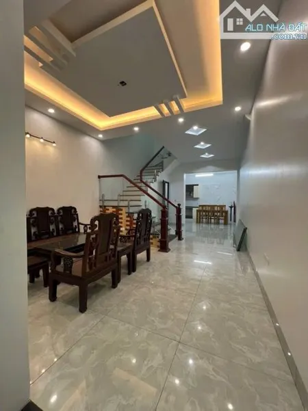 Cho Thuê Nhà phố Thạch Bàn Long Biên 8 triệu,34 m, 5 tầng, full nội thất, gần Ô TÔ, KD.